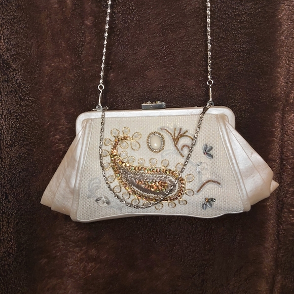 💢SOLD💢Vintage purse . beige long and shorter chain straps - Picture 4 of 13